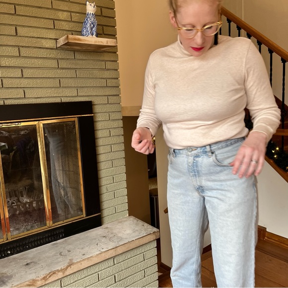 5/30🦄- Chic Ivory Cotton Fitted Turtleneck - Picture 4 of 4